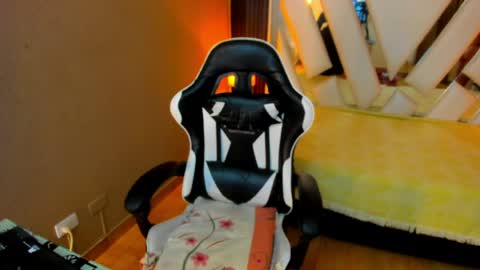  Linda  online show from May 20, 2026, 6:36 pm