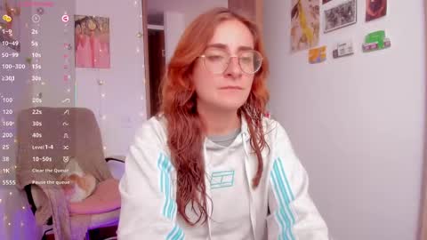 Giggles  online show from October 8, 2025, 3:09 pm