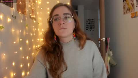 Giggles  online show from October 11, 2025, 12:21 am