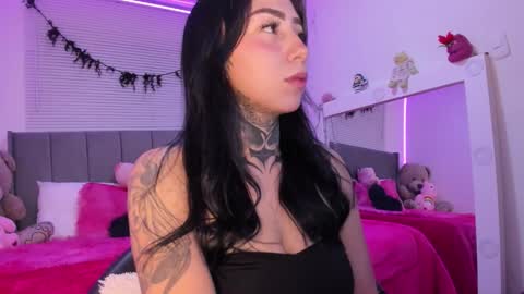 Lindaa maria  online show from September 16, 2025, 1:50 am