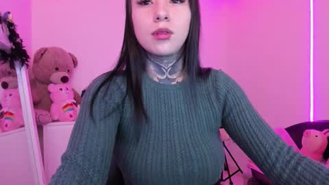 Lindaa maria  online show from November 11, 2025, 8:53 pm