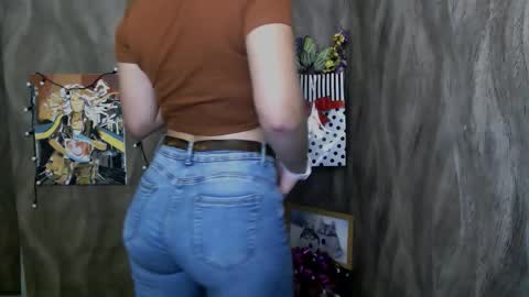 Snapshot of linda_s_ chatting on October 7, 2025, 11:29 am Linda online show from October 7, 2025, 11:29 am