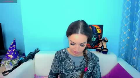 Linda online show from November 19, 2025, 2:44 am