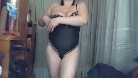 Snapshot of lindasweet53 chatting on November 15, 2025, 10:01 am lindasweet53 online show from November 15, 2025, 10:01 am