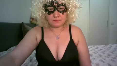 Snapshot of lindaxsmile chatting on February 14, 2025, 7:54 pm LindaXSmile online show from February 14, 2025, 7:54 pm