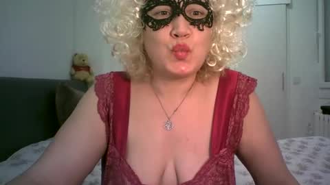 Snapshot of lindaxsmile chatting on February 17, 2025, 6:48 pm LindaXSmile online show from February 17, 2025, 6:48 pm