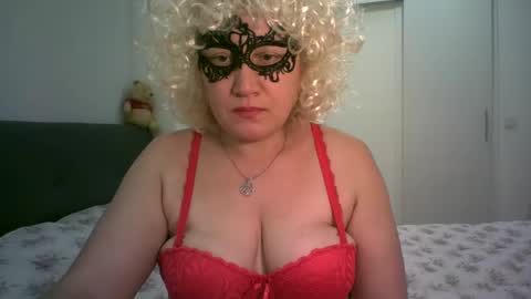 Snapshot of lindaxsmile chatting on February 22, 2025, 9:59 pm LindaXSmile online show from February 22, 2025, 9:59 pm