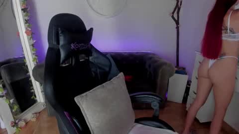 Lindsay    online show from December 21, 2025, 3:52 pm