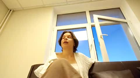 Linda  online show from June 17, 2026, 7:04 pm
