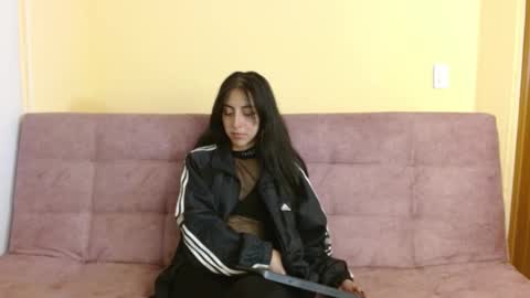 Snapshot of ling_ling24 chatting on February 1, 2025, 9:43 am ling ling24 online show from February 1, 2025, 9:43 am