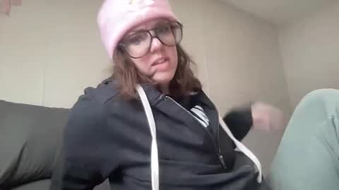 Snapshot of linusloves chatting on February 1, 2026, 6:17 pm linusloves online show from February 1, 2026, 6:17 pm