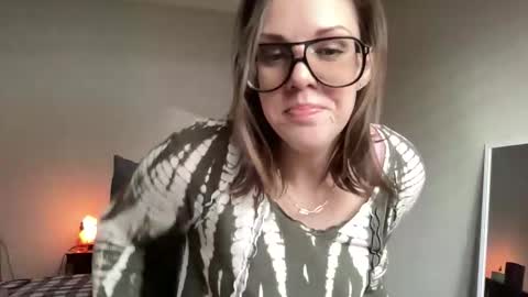 Snapshot of linusloves chatting on February 9, 2026, 7:51 pm linusloves online show from February 9, 2026, 7:51 pm