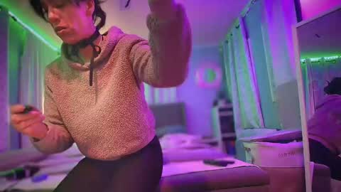 linuxgirlsudosu online show from March 9, 2025, 5:11 am