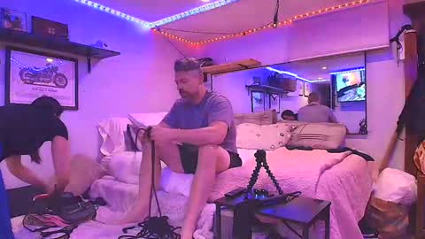 linuxgirlsudosu online show from October 6, 2025, 8:01 am