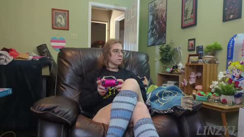 Snapshot of linzy19 chatting on January 21, 2025, 6:23 pm Linzy19 online show from January 21, 2025, 6:23 pm