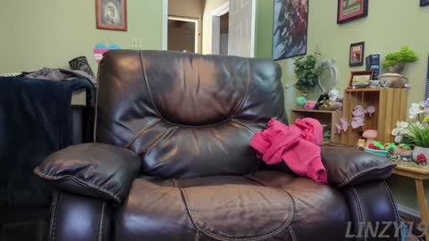 Snapshot of linzy19 chatting on January 23, 2025, 6:56 pm Linzy19 online show from January 23, 2025, 6:56 pm