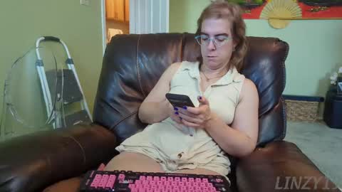 Snapshot of linzy19 chatting on September 11, 2025, 1:33 pm Linzy19 online show from September 11, 2025, 1:33 pm