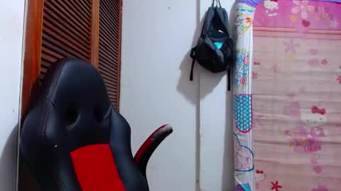 lion_grr online show from November 9, 2025, 2:32 am