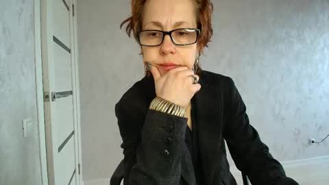 Liora Weiss online show from April 18, 2026, 7:45 am