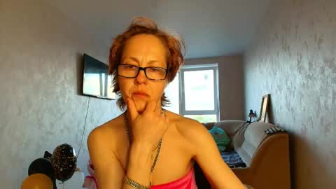 Liora Weiss online show from May 16, 2026, 3:55 pm
