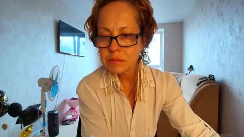Liora Weiss online show from May 27, 2026, 9:17 am