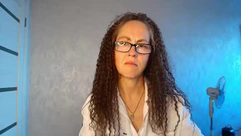 Liora Weiss online show from June 3, 2026, 2:33 pm