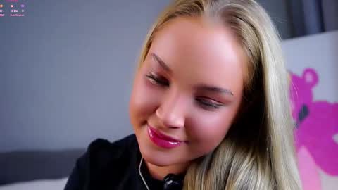 Amelia online show from December 2, 2025, 1:11 am