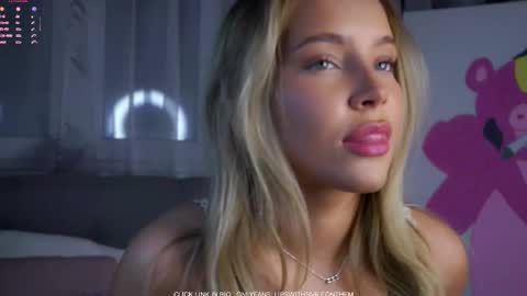 Amelia online show from December 19, 2025, 1:12 am