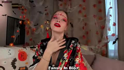 Lina online show from October 28, 2025, 2:37 am