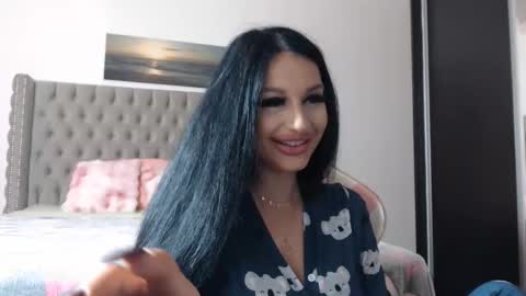 Lisa online show from October 18, 2025, 7:47 pm