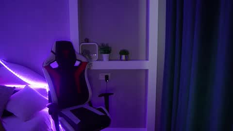 lisa_elfy online show from February 11, 2026, 1:27 pm