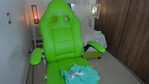 Lisa  online show from February 17, 2025, 3:09 pm