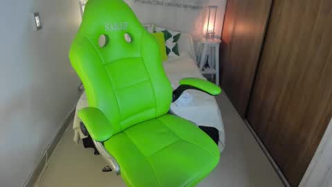 Lisa  online show from September 25, 2025, 11:14 am