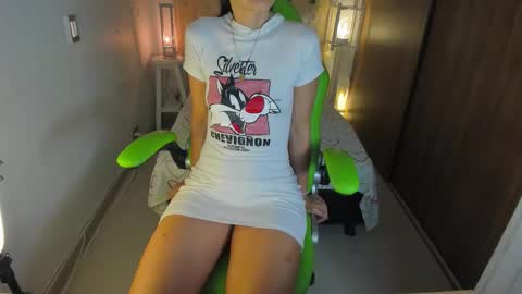 Lisa  online show from October 17, 2025, 11:46 am