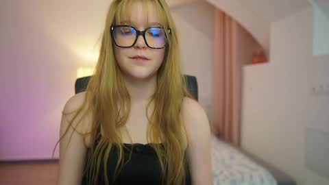 lisa mccoy  online show from March 22, 2026, 7:06 pm