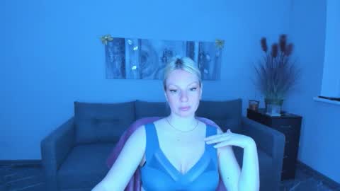 lisa_merritt online show from June 3, 2026, 5:43 am