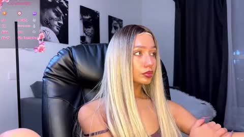 Lisa online show from November 5, 2025, 2:06 pm