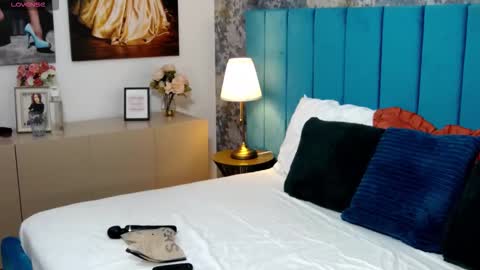 lisacroft online show from November 3, 2025, 8:15 am