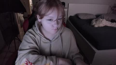 -Lisa- Help me to reach 100 thumbs up3 online show from February 13, 2025, 8:24 pm