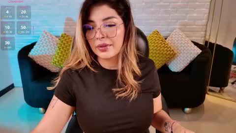 LISA MONROE online show from September 25, 2025, 8:01 pm