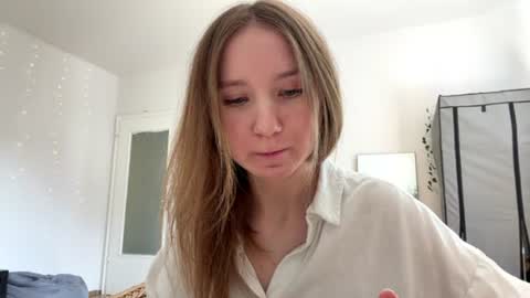 lisasmall online show from June 10, 2026, 2:27 pm