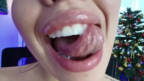 Lisbet online show from December 5, 2024, 6:55 pm