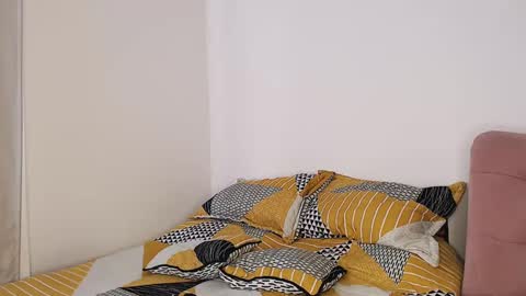 Lisbeth Moore  online show from October 9, 2025, 5:33 pm