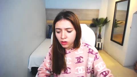 Liseth Fox online show from December 7, 2024, 12:45 pm