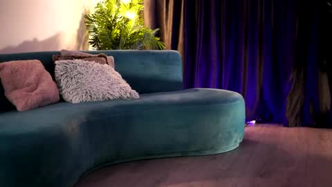 LisetteLuxe online show from June 1, 2026, 7:15 pm