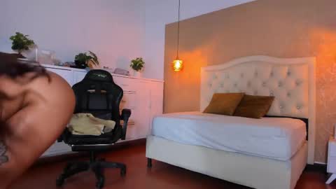 L I S S A  online show from February 13, 2025, 1:59 pm