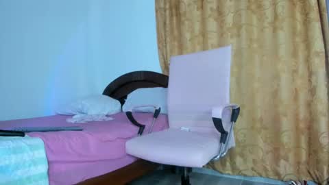 lissa_petitee online show from February 16, 2025, 10:43 am