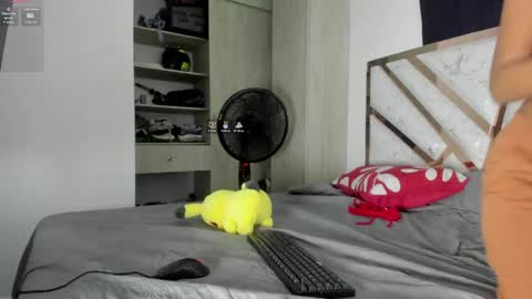 lissa_petitee online show from April 15, 2026, 2:51 am