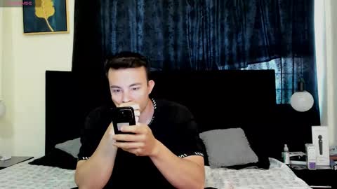 Natalia and alejandro online show from November 19, 2025, 1:22 pm