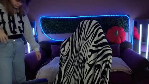 Lena online show from November 19, 2025, 8:58 am